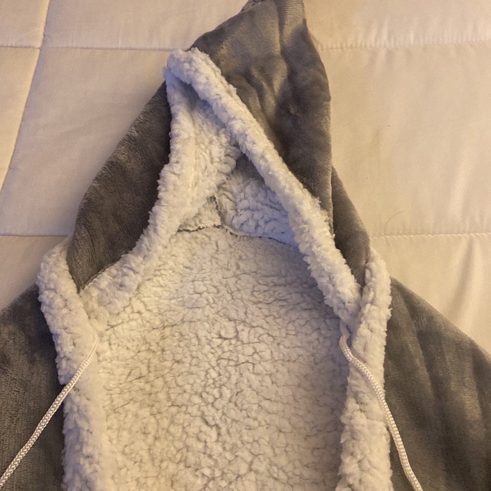 Hooded throw - Picture 2 of 4